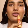 The Body Shop Born Lippy Lip Balm (10 ml, Broskvový ledový čaj)